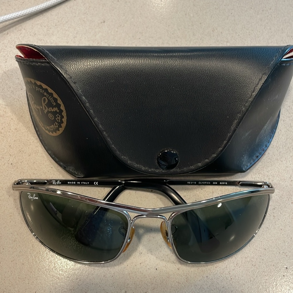 Ray Ban sunglasses with case - Picture 3 of 3